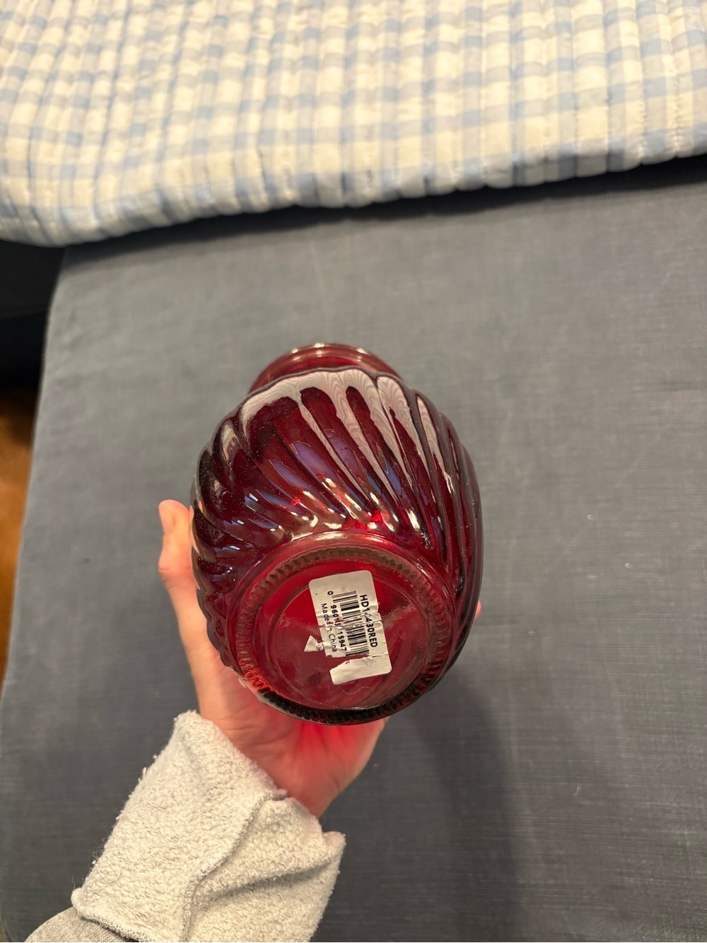 Red Glass Ribbed Vase - Unbranded - Picture 4 of 6